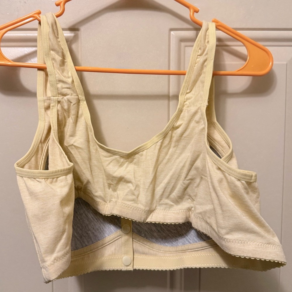 Front Snap Bra in Golden Yellow with Floral Print  Size 44B NWOT - Picture 3 of 3